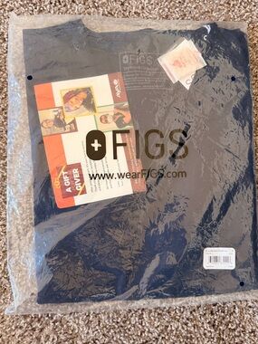 Figs Women’s Casma 3-Pocket Scrub in Navy Size S